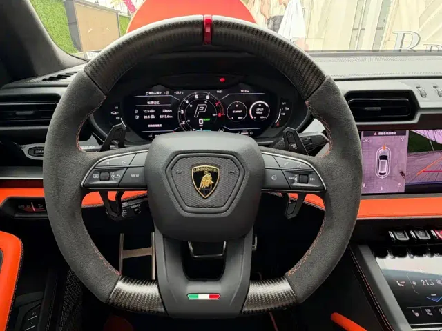 Lamborghini Urus — Фото автомобиля 14