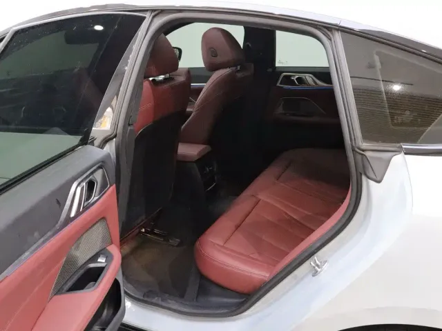 BMW i4 — Фото автомобиля 12