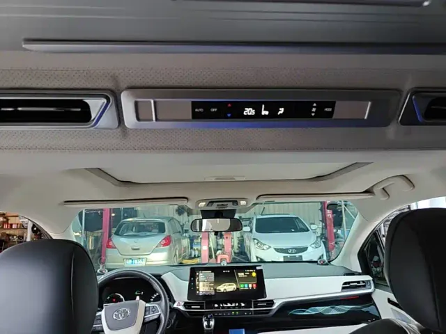 Toyota Sienna — Фото автомобиля 17