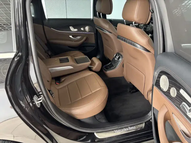 Mercedes-Benz E-Class — Фото автомобиля 24