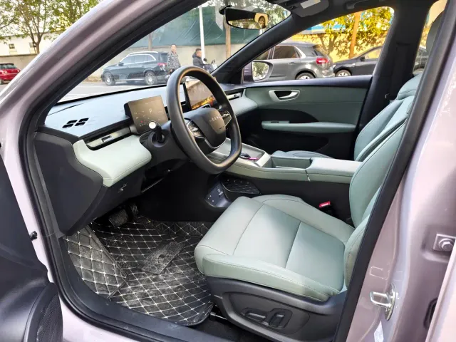 Roewe D6 — Фото автомобиля 6
