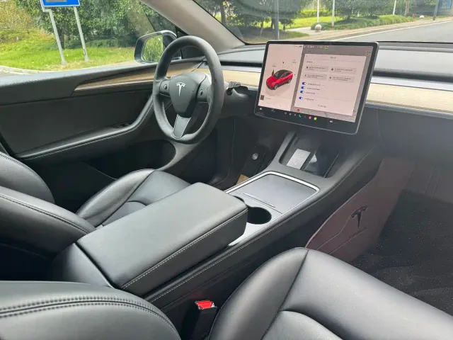 Tesla Model Y — Фото автомобиля 7