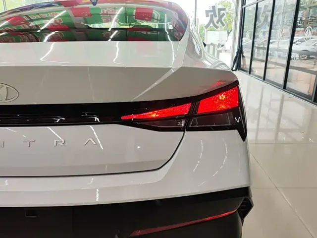 Hyundai Elantra — Фото автомобиля 23