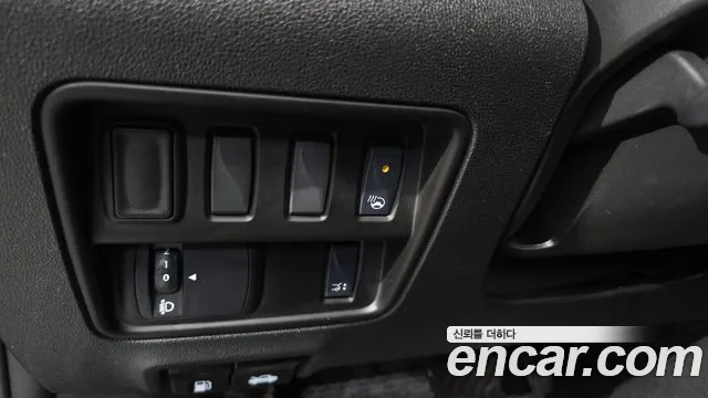 Renault-KoreaSamsung QM6 Новый QM6 2.0 LPe RE Signature 2WD — Фото автомобиля 21