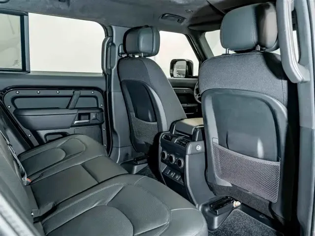 Land Rover Defender — Фото автомобиля 22
