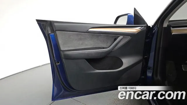 Tesla Model Y — Фото автомобиля 13