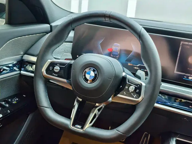 BMW 7 Series — Фото автомобиля 12