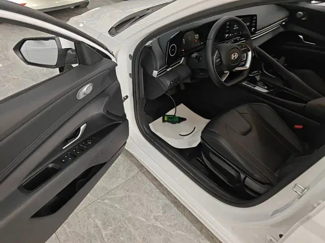 Hyundai Elantra — Фото автомобиля 15
