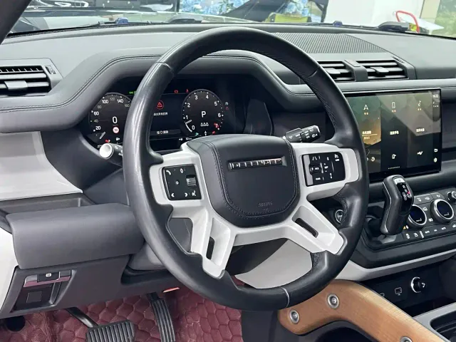 Land Rover Defender — Фото автомобиля 5