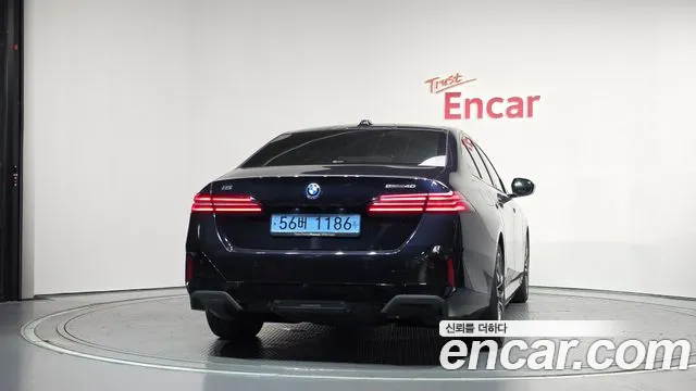 Фотография автомобиля — BMW i5