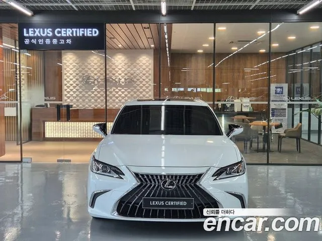 Lexus ES Generation 7 — Фото автомобиля 3