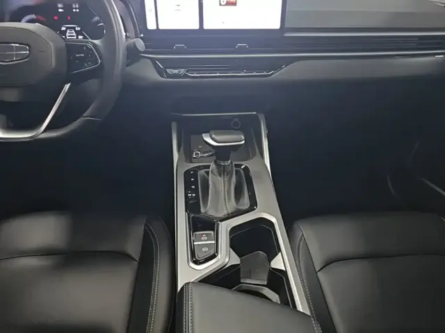 Geely Emgrand — Фото автомобиля 13