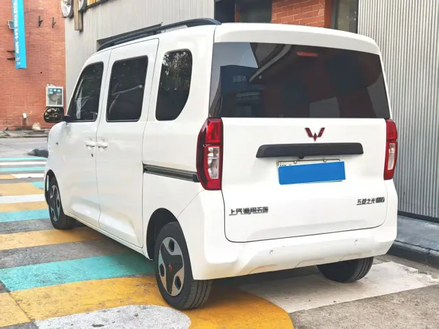 Wuling Zhiguang NEV — Фото автомобиля 10