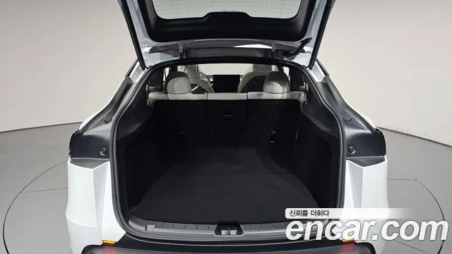 Tesla Model Y — Фото автомобиля 26