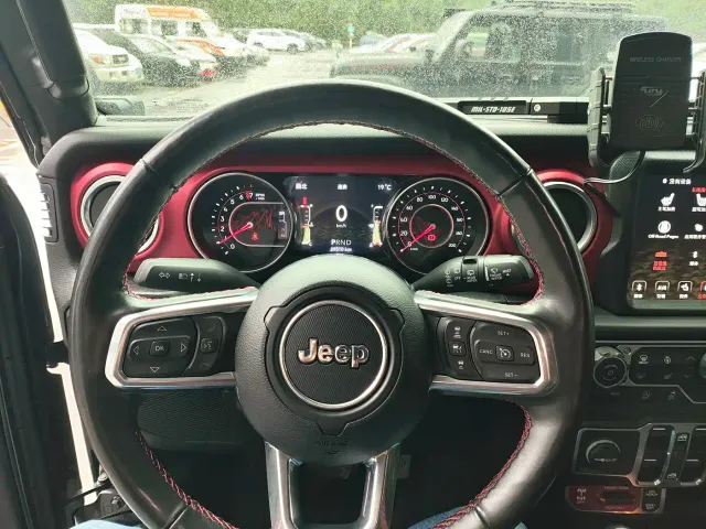 Jeep Wrangler — Фото автомобиля 13