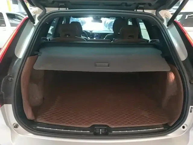 Volvo XC60 — Фото автомобиля 18