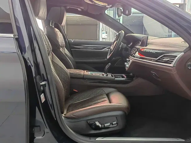 BMW 7 Series — Фото автомобиля 15