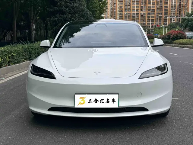 Tesla Model 3 — Фото автомобиля 2