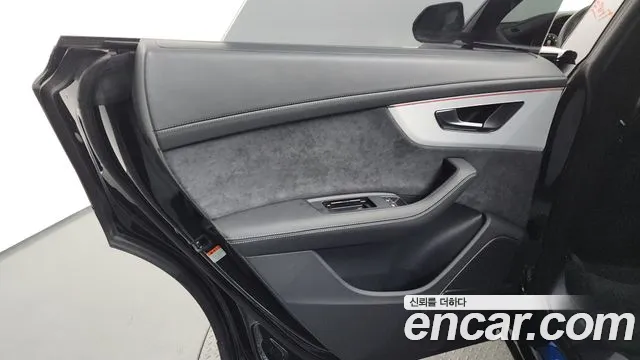Audi Q8 55 TFSI quattro Premium — Фото автомобиля 19