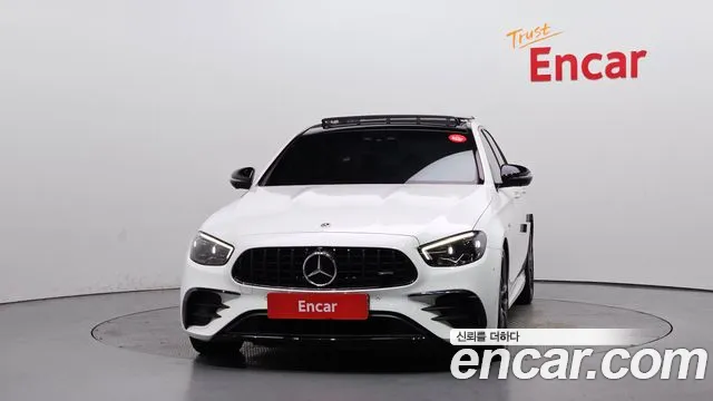 Mercedes-Benz E-Class — Фото автомобиля 3