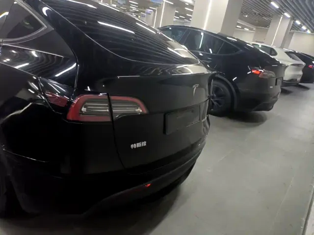 Tesla Model Y — Фото автомобиля 5