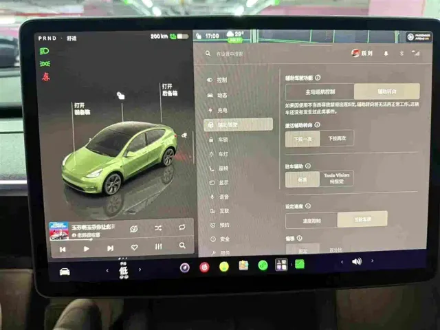 Tesla Model Y — Фото автомобиля 12