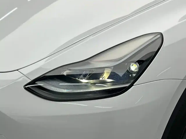 Tesla Model Y — Фото автомобиля 9