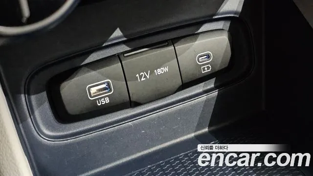 Hyundai Venue — Фото автомобиля 20