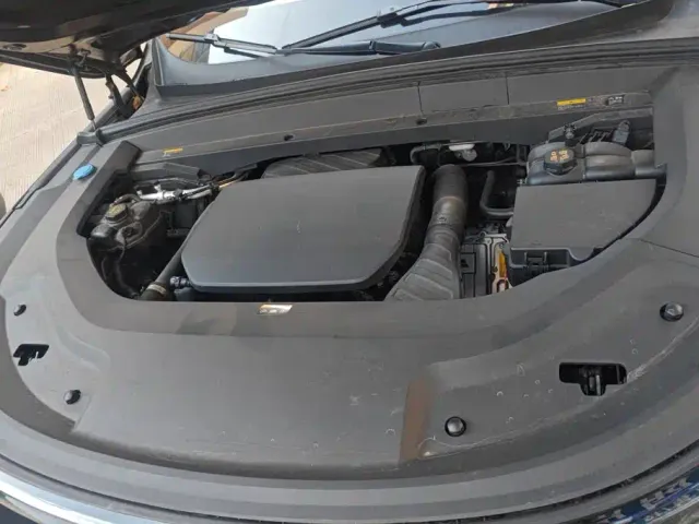 Li Auto L8 — Фото автомобиля 10