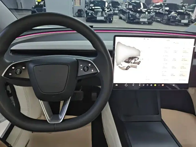 Tesla Model 3 — Фото автомобиля 9