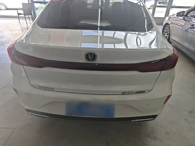 Changan Eado — Фото автомобиля 5