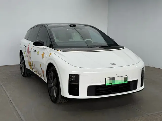 Li Auto Li Auto i6 2025 4WD Base Model — Фото автомобиля 2