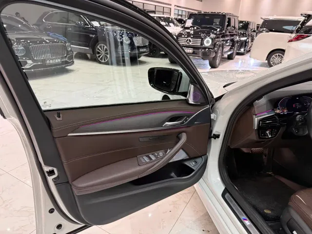 BMW 5 Series — Фото автомобиля 7