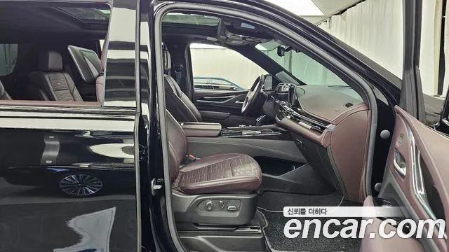 Cadillac Escalade 5th Gen — Фото автомобиля 16