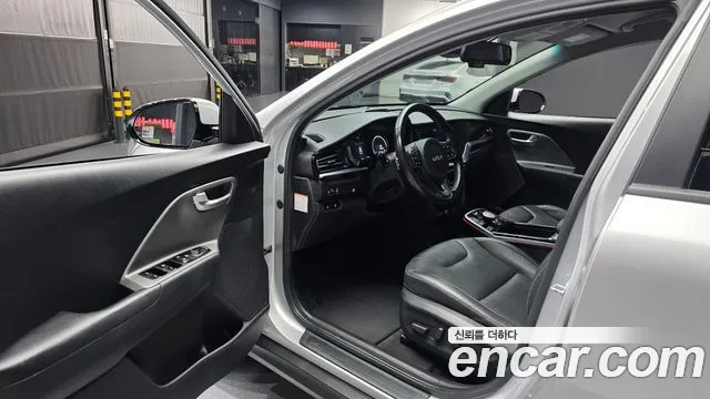Kia Niro — Фото автомобиля 14