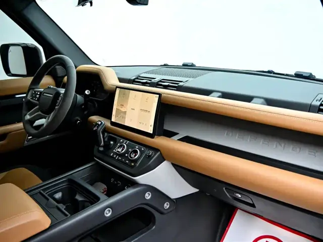Land Rover Defender — Фото автомобиля 16