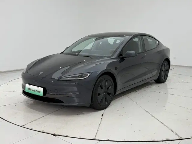 Tesla Model 3 — Фото автомобиля 21