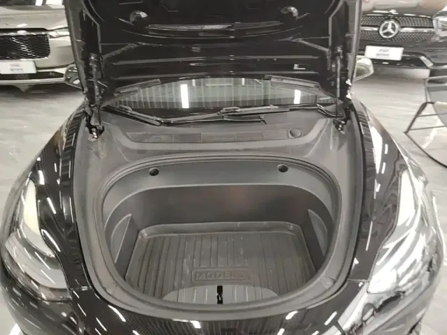 Tesla Model 3 — Фото автомобиля 19