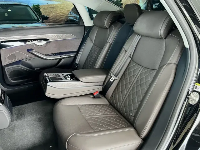 Audi A8 — Фото автомобиля 11