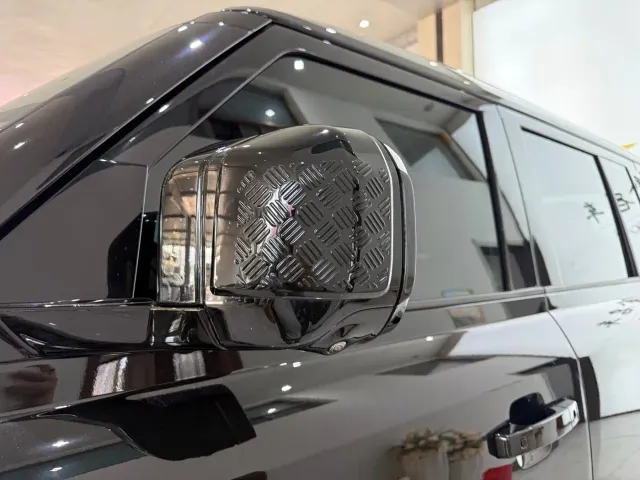 Land Rover Defender — Фото автомобиля 4