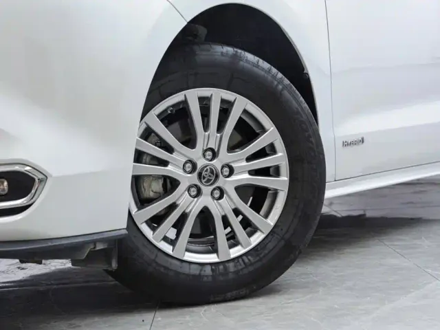 Toyota Sienna — Фото автомобиля 3
