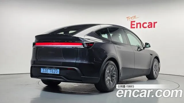 Tesla Model Y — Фото автомобиля 2