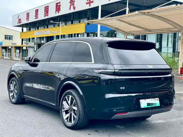 Li Auto L8 — Фото автомобиля 4