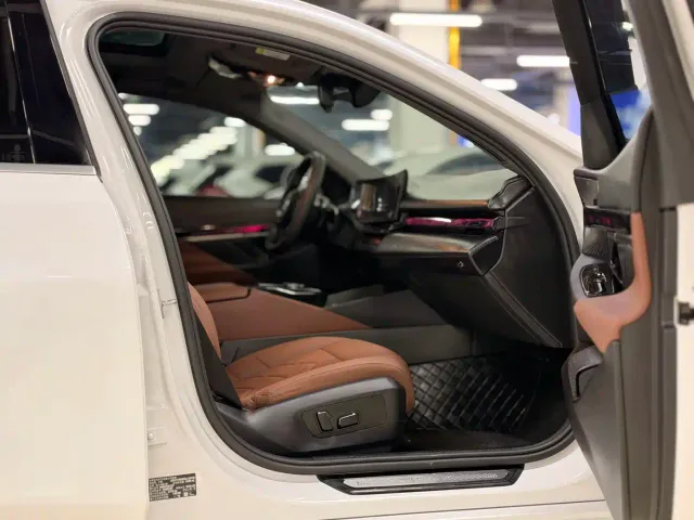 BMW 5 Series — Фото автомобиля 11