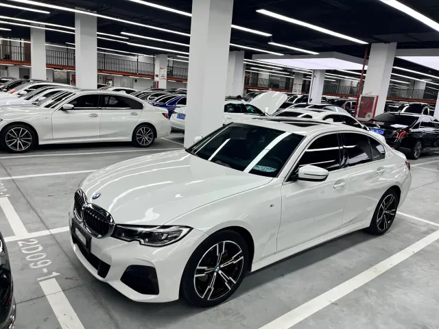 Фотография автомобиля — BMW 3 Series