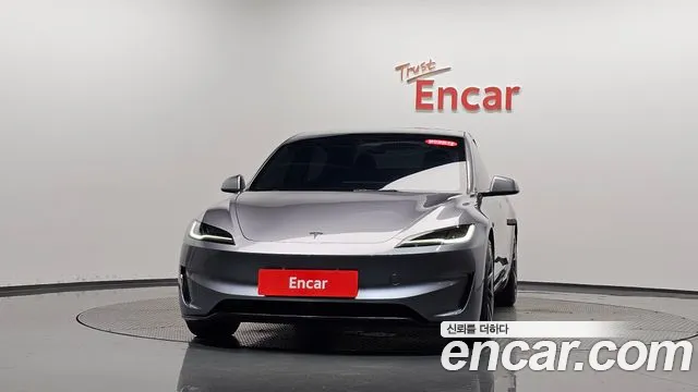 Tesla Model 3 — Фото автомобиля 2