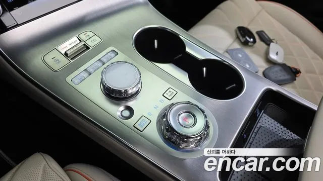 Genesis GV70 — Фото автомобиля 12