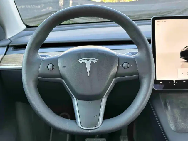 Tesla Model Y — Фото автомобиля 13