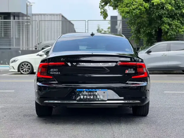 Volvo S90 — Фото автомобиля 10