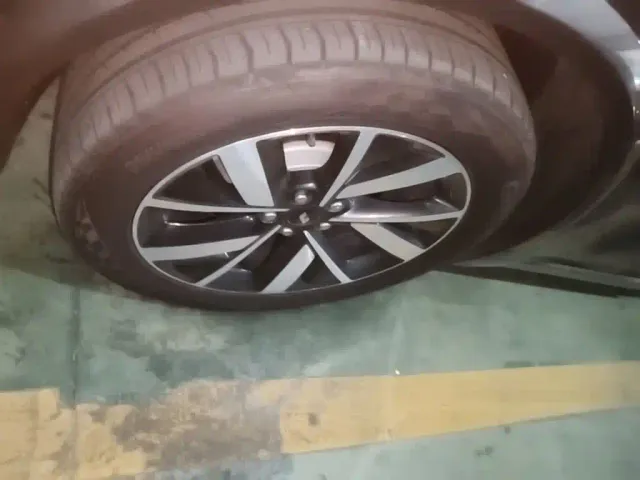 Li Auto L8 — Фото автомобиля 22